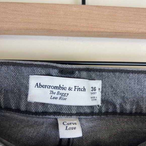Abercrombie & Fitch Gray Wash Curve Love Low Rise Baggy Jeans Short - Picture 2 of 5